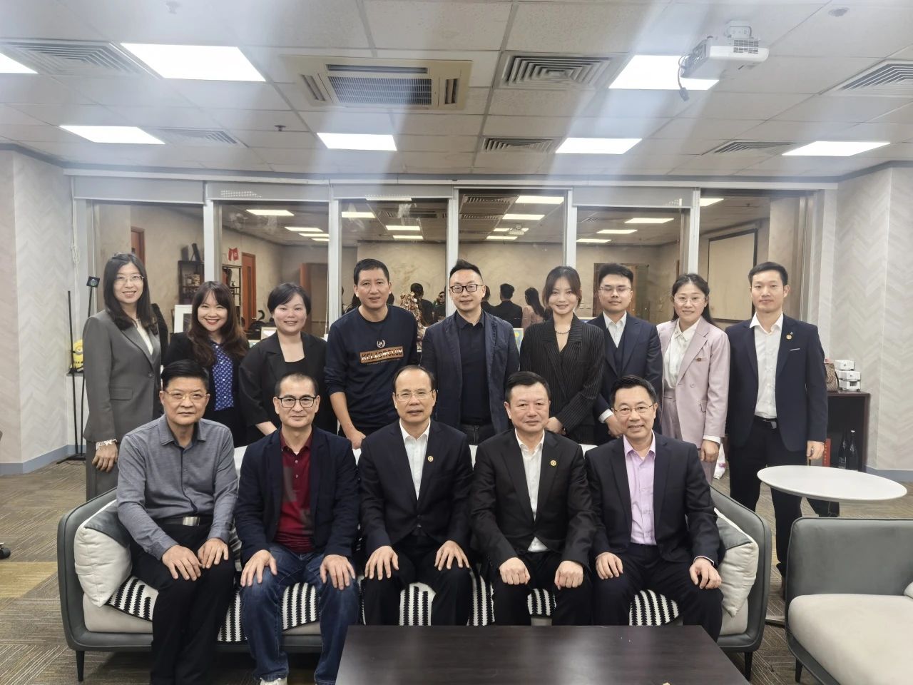 邱学青校长一行赴港看望在港校友