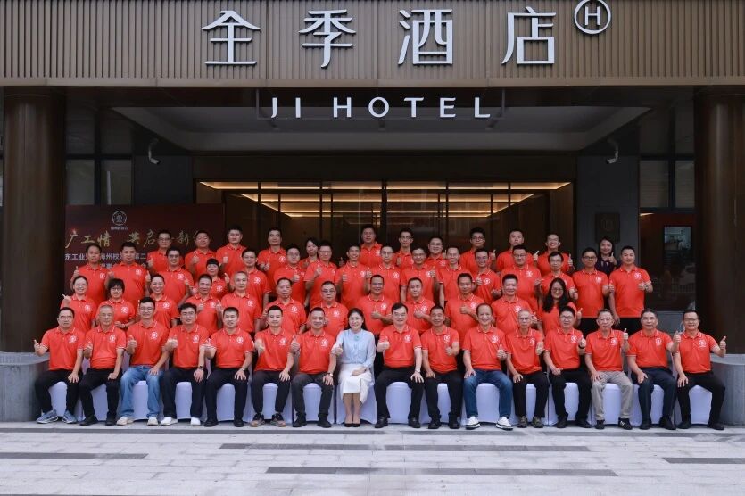 梅州联络处第二届理事会换届暨校友代表大会成功举办