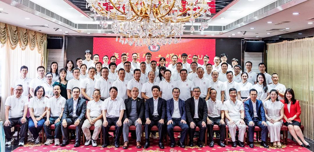 胡钦太书记一行赴港澳指导校友工作